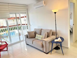 Escápate al Sol Apartamento con Piscina y Playa Cercana - 1