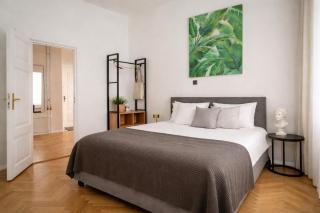 2BR 98m2 Old Town Apt with Pool Table and Free Parking! - 7