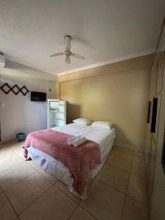 Pousada 850m da Rua do Lazer para casais - 8