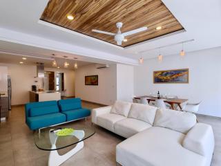 Icono 301 by Booking Guys Riviera - 0