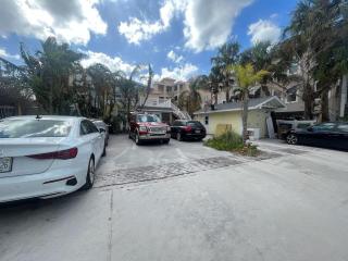 "Grove" Historic Beachside Cottage Apt - 1