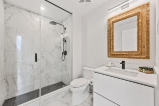 Lake Simcoe Stays - Friday Harbour's Official Rental Program - Aspen Suite - 5