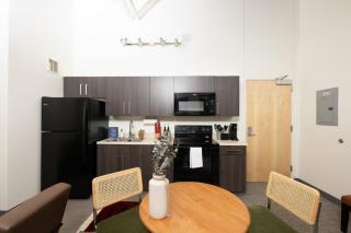 Cream City Industrial Loft Near Fiserv with Parking - Suite 2 - Sleeps 6 - 7