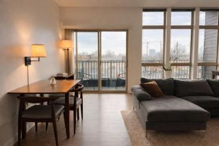 Walker's Point Chic Apartment with Gym and Private Balcony - 9
