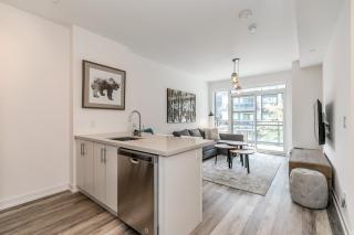 Lake Simcoe Stays - Friday Harbour's Official Rental Program - Tamarack Suite - 1