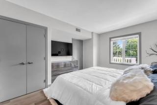 Horseshoe Valley ski resort Jacuzzi and King Bed - 6