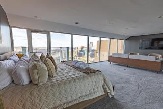 Luxury Living and Skyline Views at our Grandview Retreat - 7