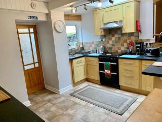 Llys Arthur - Walk to Snowdon, Garden & Log Burner - 9