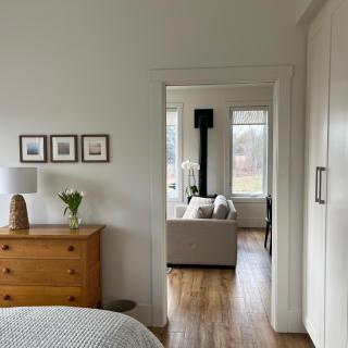 Escape the noise and unwind at the Bluebird Guest House - 7