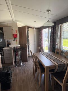 Serenity 2 and Serenity 1 Central lounge sleeps 6 3 bedrooms with 2 bathroom - 7