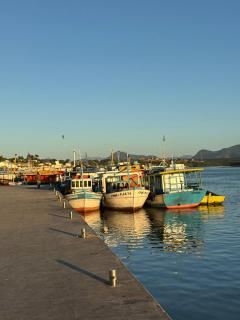 Casa com piscina e mesa de sinuca - 10min da Praia - 1