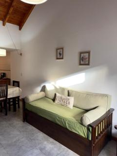 Amplio departamento sobre av principal con cochera - 8