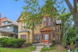 Midtown Victorian Lower- Historic 2BR in Hyde Park - 6