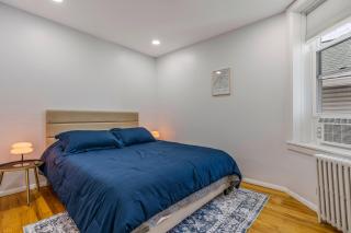 Parkside 3BR 1BA Apt Private Deck Minutes to NYC - 4