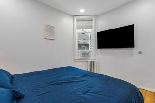 Parkside 3BR 1BA Apt Private Deck Minutes to NYC - 2