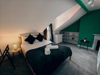 4BR Ravenhill Modern Home - 6