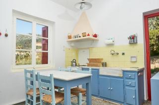 Cosy country house with treehouse in olive grove - 1