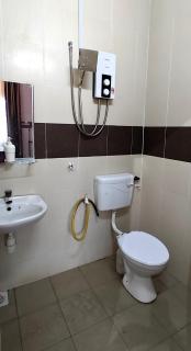 COZY RIZQY - Spacious & Budget-Friendly 3R2B Homestay - 8