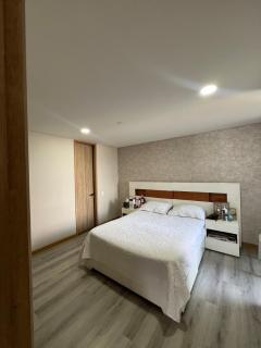 Luxury apartment in Palmas overlooking Medellín - 2