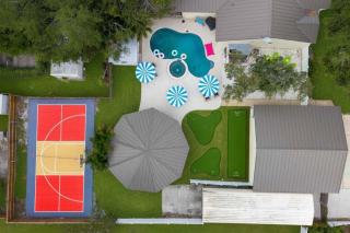 Sleeps 10 Heated Pool Spa Arcade Putt Putt - 0