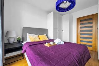 Wola Tower Warsaw- 60m2, 2 rooms, Balcony with City View, Parks Nearby - 3