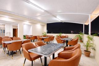 Zip by Spree Hotels Silvassa, Indore - 1
