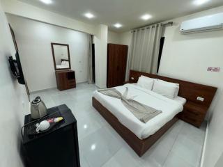 Raw Prince Pyramids Hotel - 1