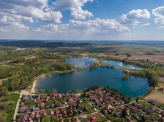 Lotus Pearl Lake Retreat Apartments - 8