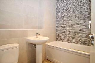 Two Bedroom House By Comfy Nest Holiday Lets Corby With WiFi, Parking, Ideal For Long Stay - 5
