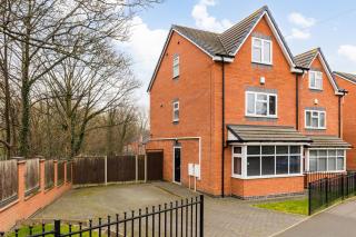 Birmingham Estate - Contractor & Group Accommodation - Secure Parking - 8