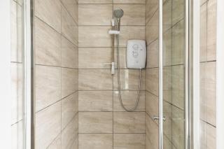Birmingham Estate - Contractor & Group Accommodation - Secure Parking - 6