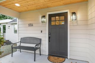 Stylish Family Retreat - 3