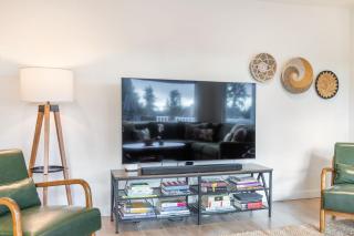 Stylish Family Retreat - 6