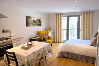 New,London Hideaway Studio - 5