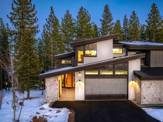 Luxurious Truckee Rental Hot Tub and Valley Views - Truckee - 0
