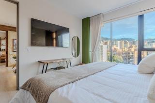 Luxury 2-Bedroom with Balcony & Panoramic City Views in El Poblado - 6
