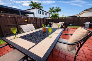 Spacious Miami Home for Groups w Patio,BBQ,Fire Pit - 0