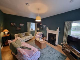 Midhope Castle Cottages - 2