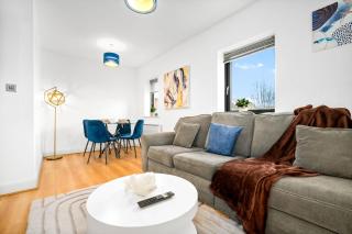 Stylish 2 bed city centre apartment with balcony! - 2