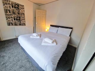Charming 2 bedroom Spacious Home with big backyard - 8