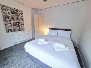 Charming 2 bedroom Spacious Home with big backyard - 6