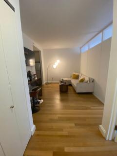 wall street large Private Bedroom ,High Speed Internet -Female only - 1