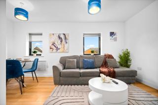 Stylish 2 bed city centre apartment with balcony! - 1