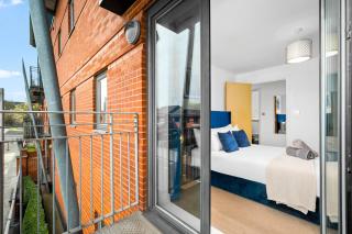 Stylish 2 bed city centre apartment with balcony! - 4