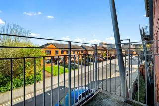 Stylish 2 bed city centre apartment with balcony! - 6