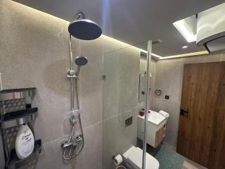 Modern, High-End Apartment Luxury and Comfort - 6