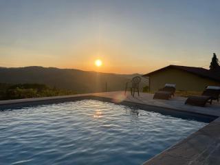 Villa Belpoggio 2BR Apartment with 15m Pool, Vineyard Views & High-Speed WiFi - 2