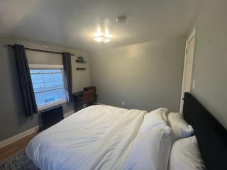 Private Room near EWR Airport & NYC Bus Room 3 - 6