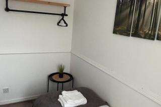 Cozy Derby 4 Bed sleeps 7 Hot Tub & Games Room - 1