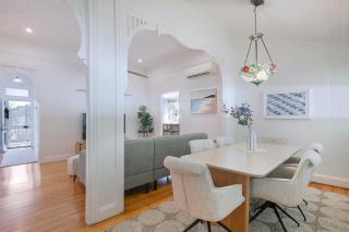 Strathendrick Timeless Queenslander Haven near CBD - 8
